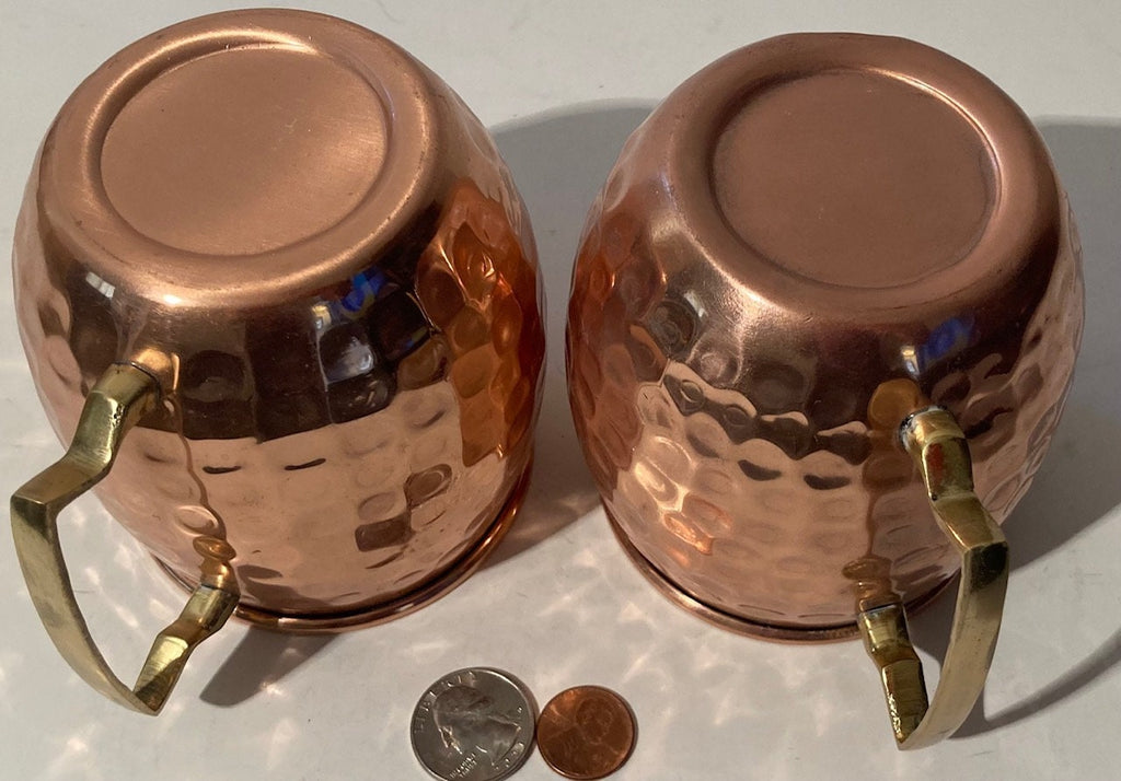 2 Vintage Metal Copper and Brass Mugs, Cups, Moscow Mules, Hammered Metal, Set of Mugs, Home Decor, Bar Decor, Shelf Display, Use Them