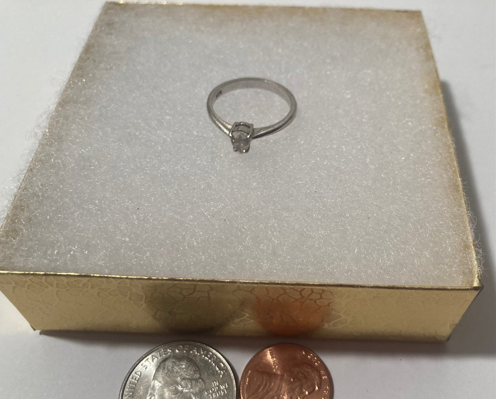 Vintage Sterling Silver Ring, Nice Heart Shaped Stone Design, Size 7, Quality, Jewelry, 0977, Accessory, Stamped 925 Inside, Clothing, Necklace, Charm, Bracelet, Engagement, Wedding