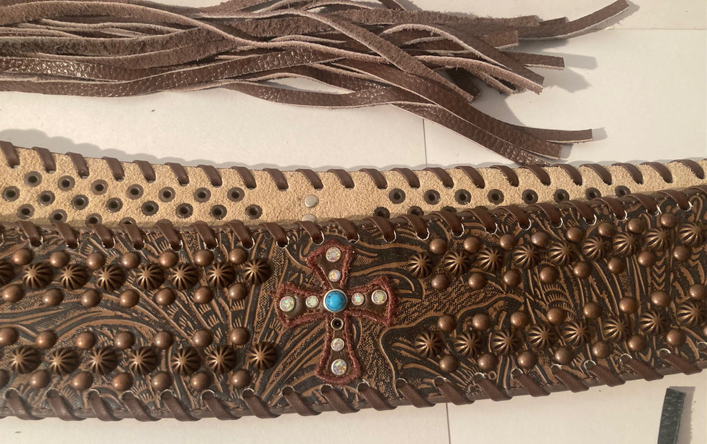 Vintage Lot of 2 Leather Belts, Nice Good Leather Designs, Country & Western, Size M/L, Western Wear, Resell, Assorted Sizes, For Belts, Fashion, Shelf Display, Nice Belts, Wholesale, Shipping in the U.S.