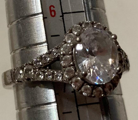 Vintage Sterling Silver Ring, Nice Big Sparkly Stone with Little Sparkly Stones On The Side, Size 6 1/2, Nice Design, Quality