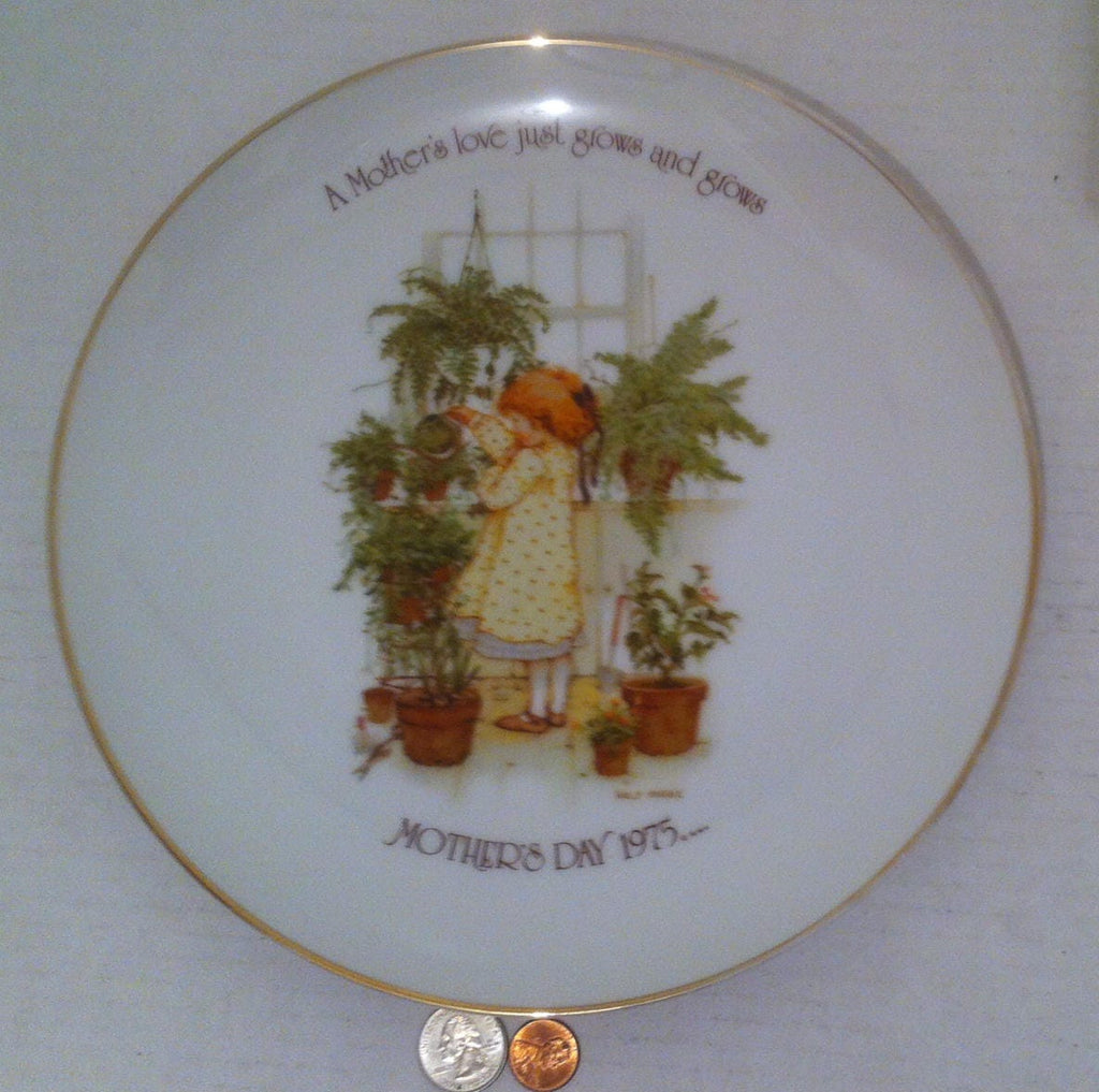 Vintage Plate, Mothers Day 1975, Holly Hobbie, Made in Japan, Porcelain, 10“ Wide