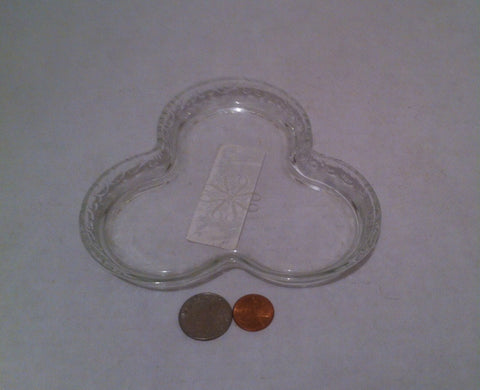 Vintage 3 Leaf Clover Dish, Clear Dish, Good Luck Dish, Home Decor, Shelf Display, Table Decor, 5 1/2, Glass Dish