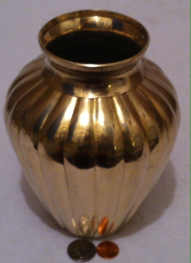 Vintage Metal Brass Vase, Heavy Duty, 2 1/4 Pounds, 7" x 5", Thick Metal, Home Décor, Quality Vase, Table Display, Shelf Display