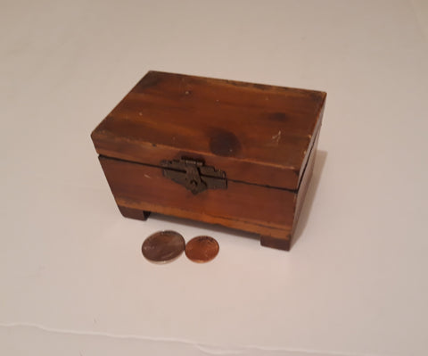 Vintage Wooden Storage Box, Stash Box, 4 1/2" x 3" x 2 1/2", Table Display, Shelf Display, Dresser Decor