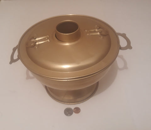 Vintage Metal Brass Colored Finish Bundt Pan, Cake Pan, Bread Pan, 9 1/2" x 7", Kitchen Decor, Shelf Display