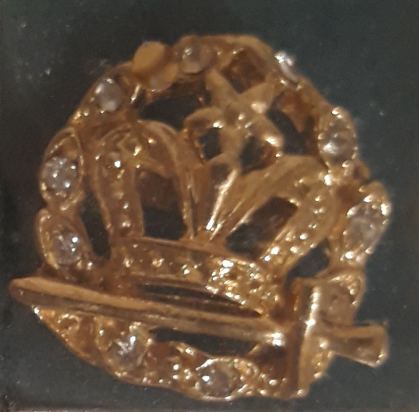 Vintage Metal Label Pin, Crown and Sword, Jewels, Costume Jewelry, Decorative, Accessories