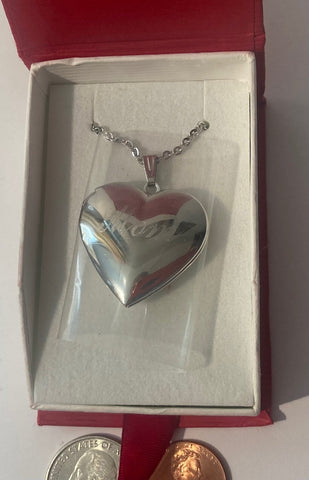 Mom Heart Shaped Locket Pendant Necklace, Opens Up, Double Sided, Mom, Love You, Quality, Nice, Gift Box, Mom, Mother, Jewelry, Accessory