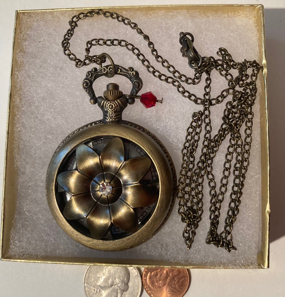 Vintage Metal Pocket Watch, Spinning Cover, Red Stone, Clock, Time, Style