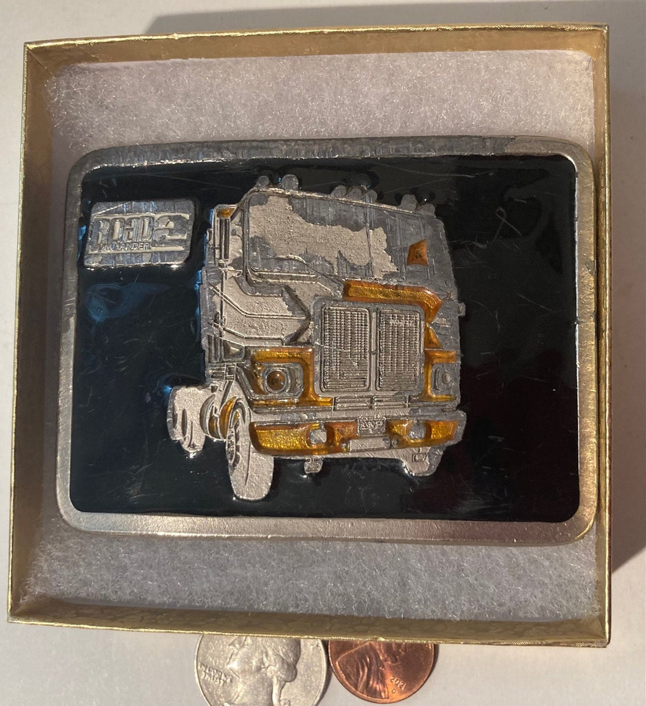 Vintage Metal Belt Buckle, Semi Truck, Road Commander, International, Semi, 18 Wheeler, Truck Driving, Nice Design, 3 1/2" x 2 1/2"